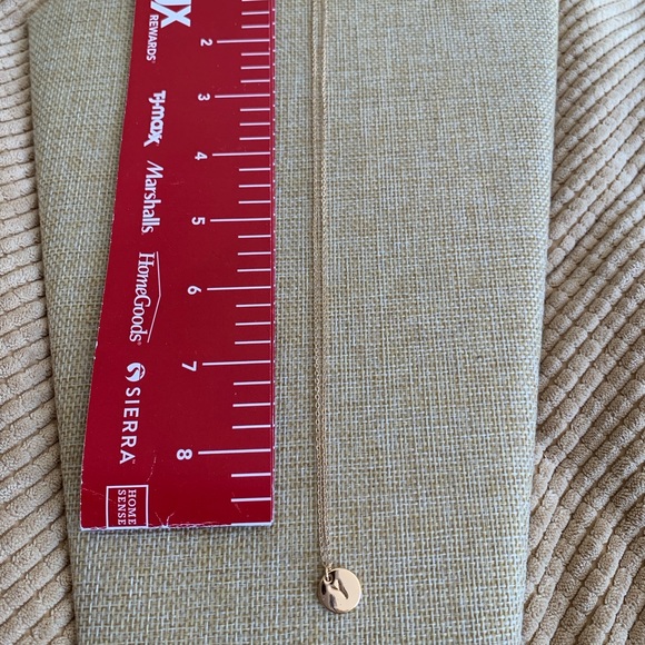 Reversible gold plated Y initial necklace. - Picture 8 of 8